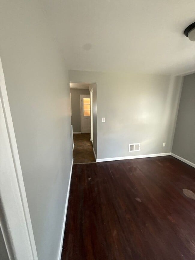 Building Photo - 4 Bedroom 2 Bath Home in Lincoln Park