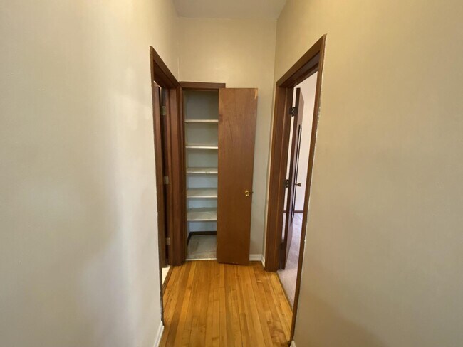Building Photo - Charming 1BR in Historic Douglas Apartments– Walk to Lake of the Isles!