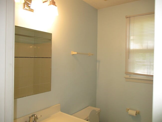 Building Photo - 3 Bedroom Pet Friendly Home For Rent!