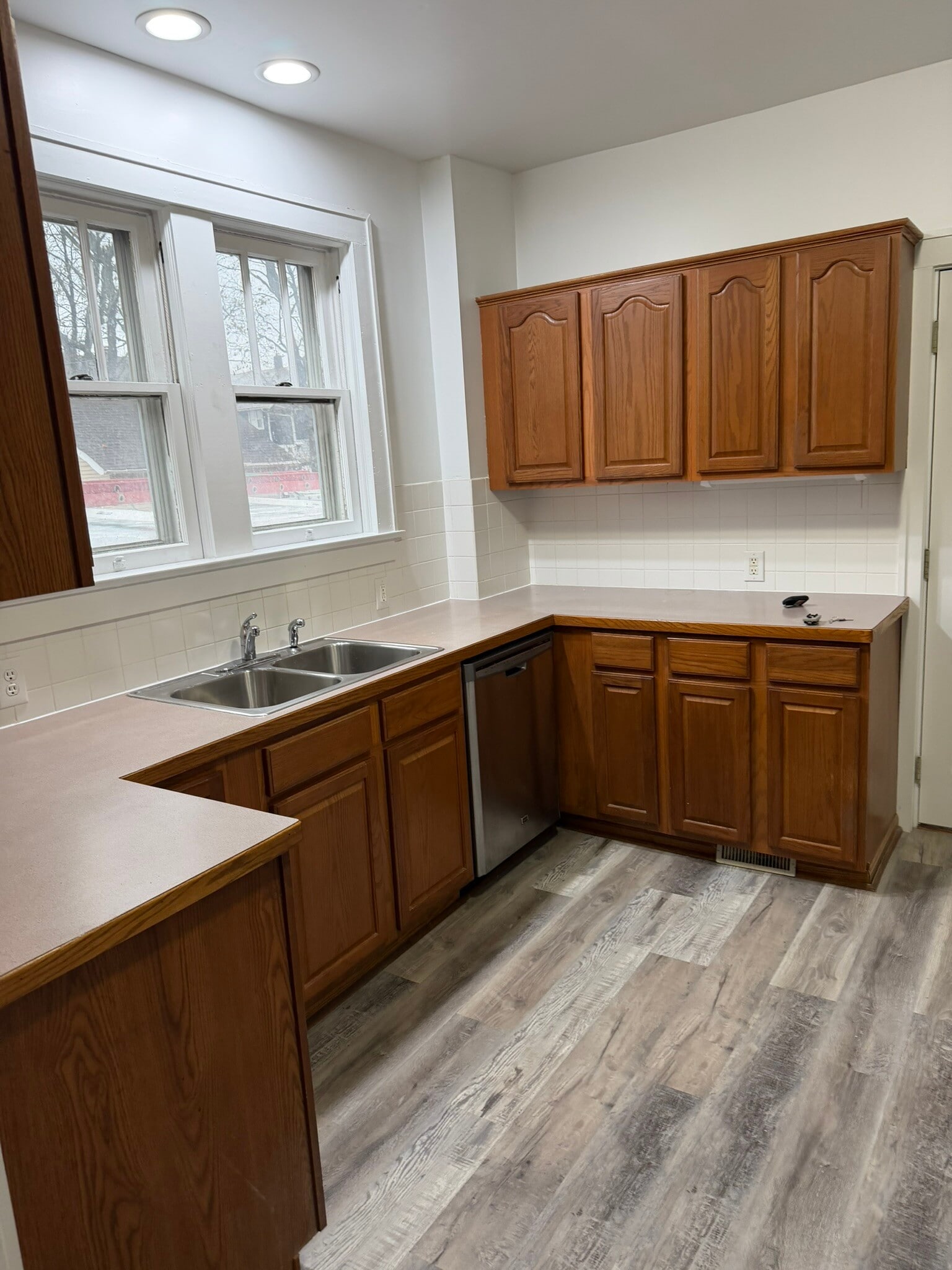 Building Photo - 594 N 21st St