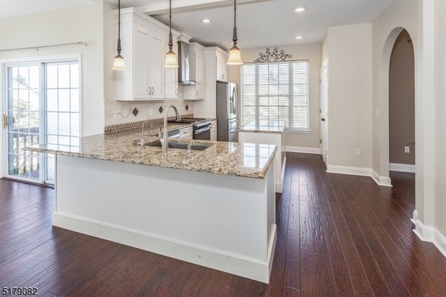 Building Photo - 135 Winding Hill Dr