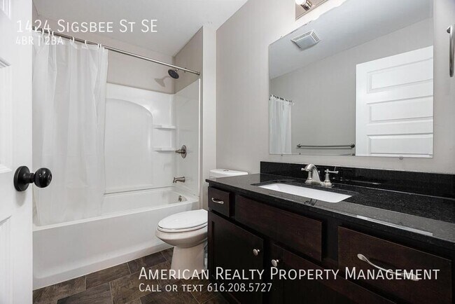 Building Photo - 1424 Sigsbee St SE