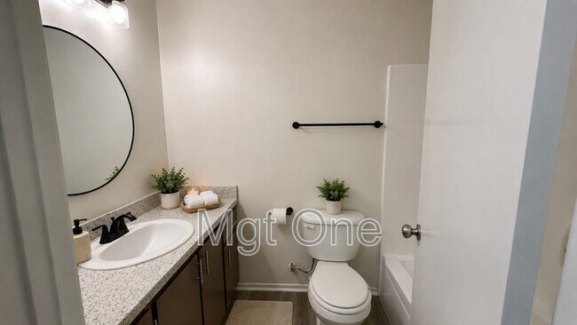 Building Photo - 14605 Perham Dr