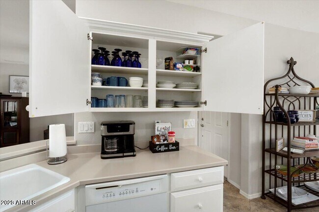 Building Photo - 16232 W Tapatio Dr