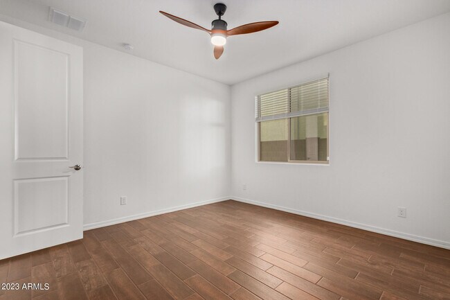 Building Photo - 14038 W Desert Hollow Dr