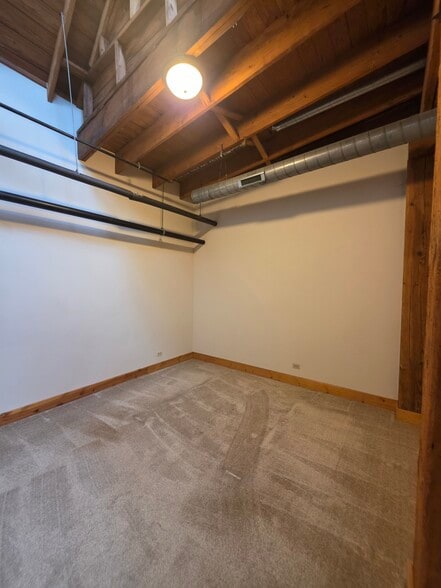 Building Photo - 270 Hutchins Ct