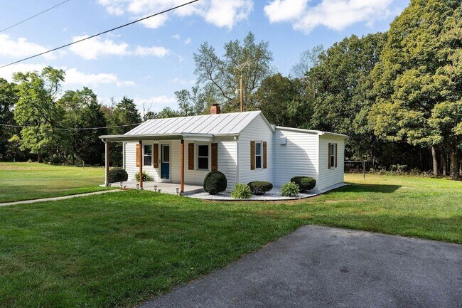 Building Photo - 826 Horsehead Rd