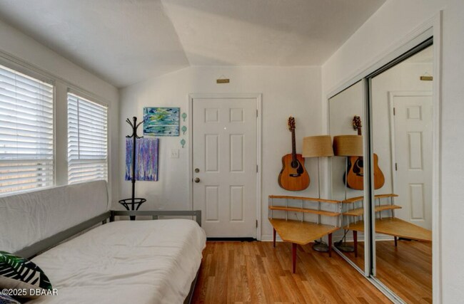 Building Photo - 421 N Peninsula Dr