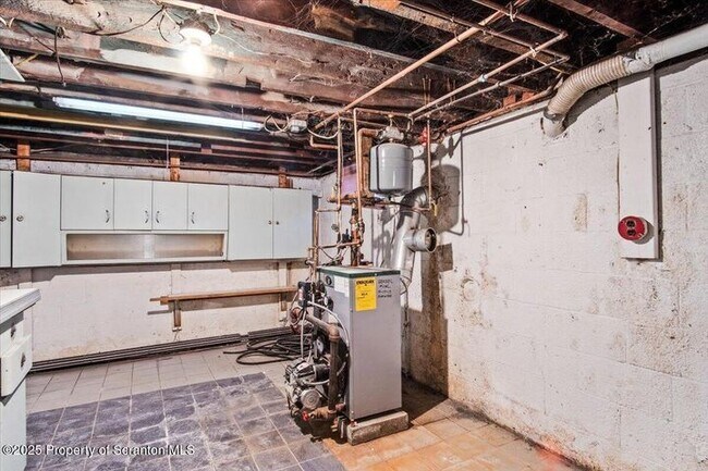 Building Photo - 134 Lampman St