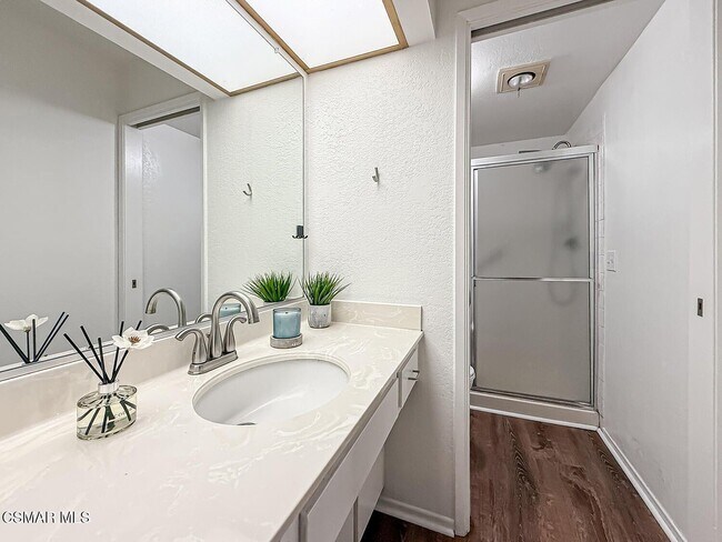 Building Photo - 560 Chapala Dr