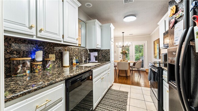 Building Photo - 2 S Prairie Dunes Dr