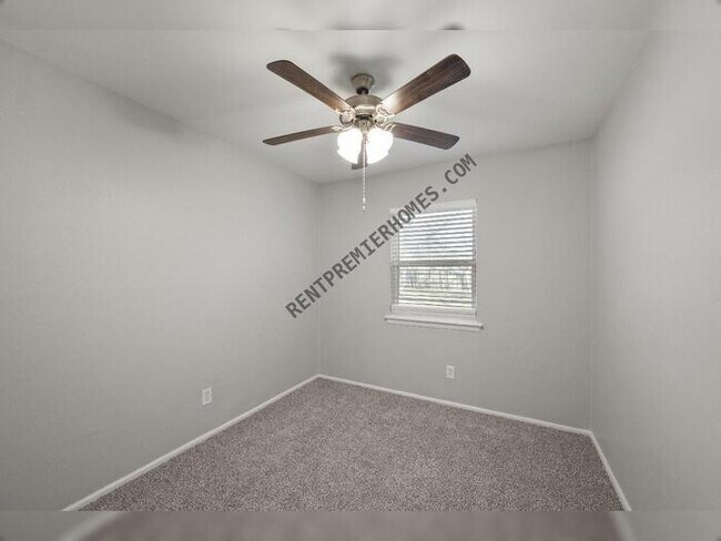 Building Photo - 1018 Harris Dr