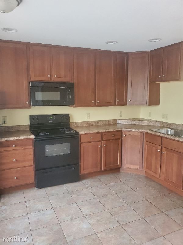 Building Photo - 2 br, 1.5 bath Townhome - 3334 Lynnwood Dr