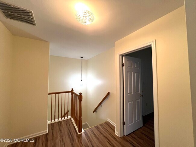 Building Photo - 757 Banyan Ct