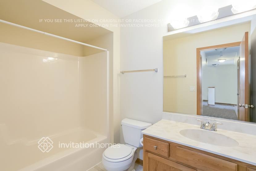 Building Photo - 4747 W Tulip Ave