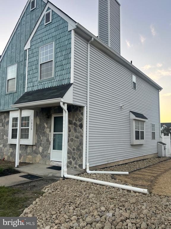 Building Photo - 1020 Hillsboro Ct