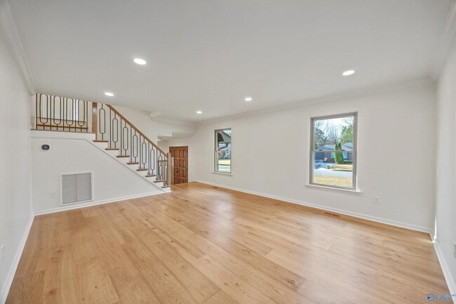 Building Photo - 8003 Brookfield Cir SE