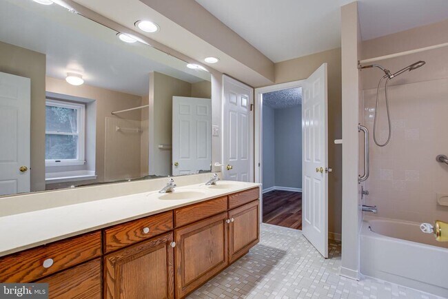 Building Photo - 3084 Eutaw Forest Dr