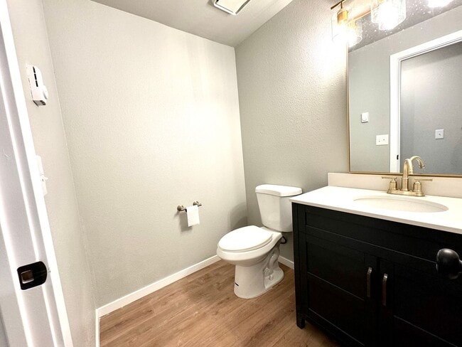 Building Photo - Modern 2BR, 1.5BA Duplex in Gig Harbor - F...