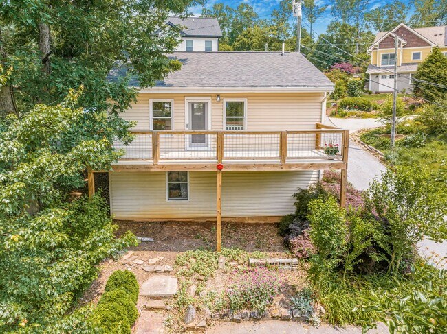 Building Photo - Asheville Rental!