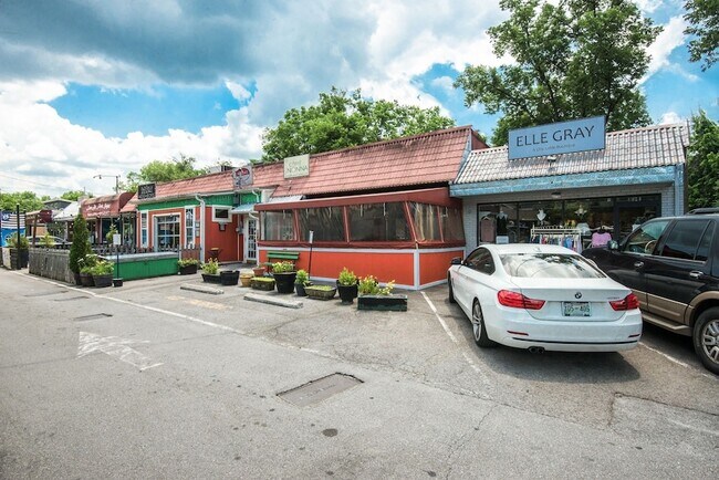 Building Photo - 312 Sloan Rd