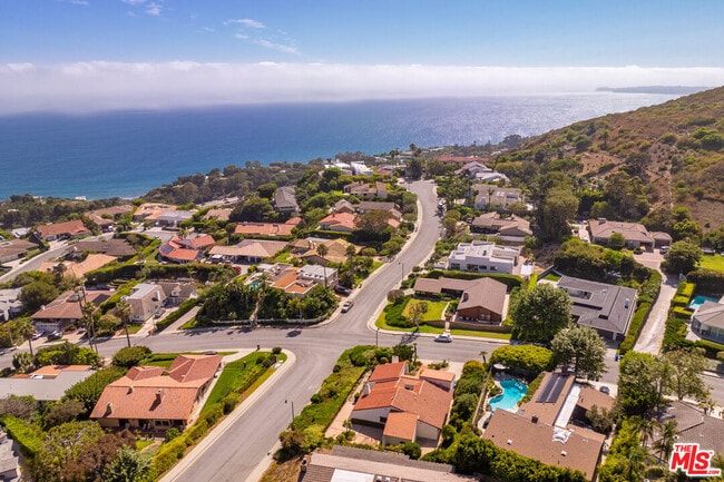 Building Photo - 3636 Malibu Country Dr