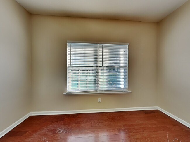 Building Photo - 298 Scarlett Ln