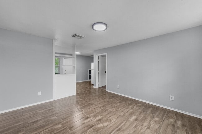 Building Photo - 9410 Rosehaven Dr