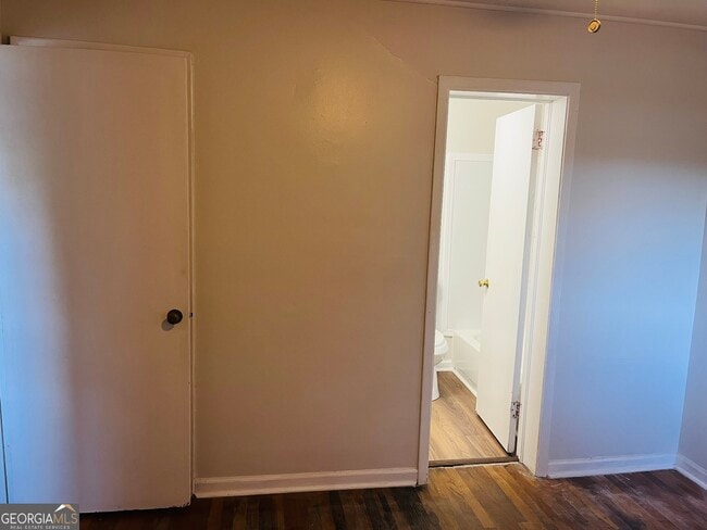 Building Photo - 531 Locke St