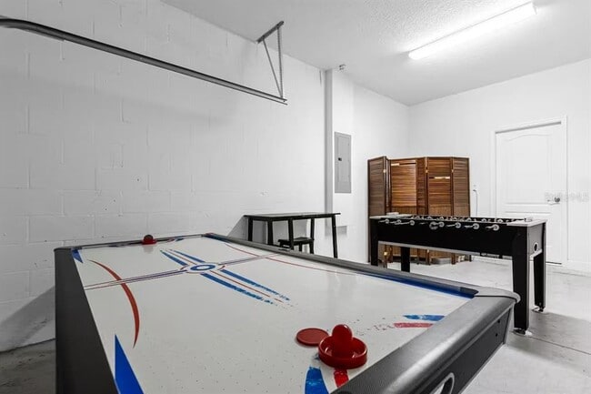 Building Photo - 8802 Bamboo Palm Ct