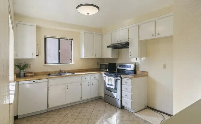 Building Photo - 2728 Almondwood Way