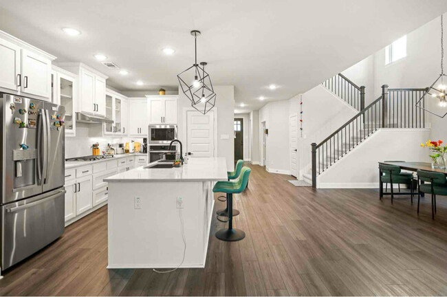Building Photo - 1529 Woodford Pl