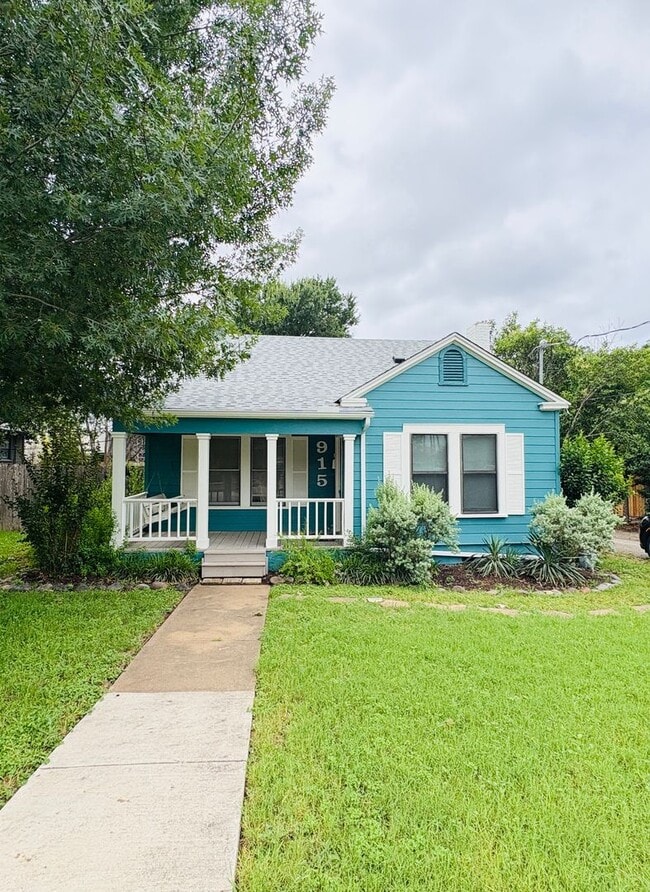 Building Photo - Charming 3 Bed | 2 Bath Home Near UT & Downtown Austin – Classic Character Meets Prime Location!