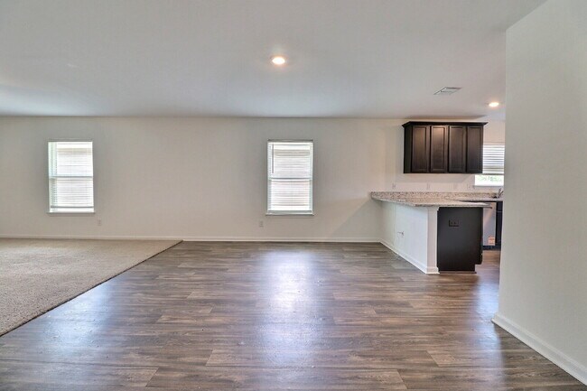 Building Photo - "Charming 4-Bedroom Oasis with 2 Full Baths in Von Ormy – Spacious 1794 sq ft Gem!"