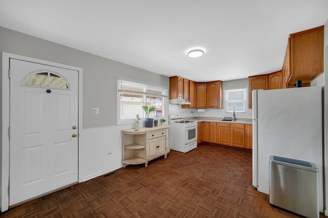 Building Photo - 7305 W 75th St