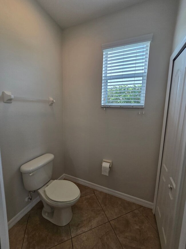 Building Photo - Luxurious Single-Family Home in Secluded Mount Dora Community