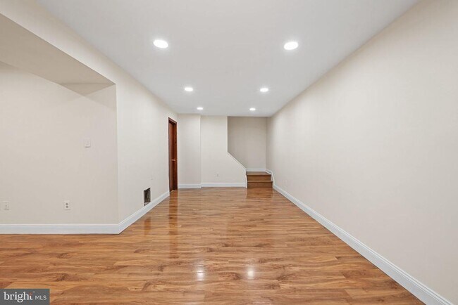 Building Photo - 6361 Woodland Ridge Ct