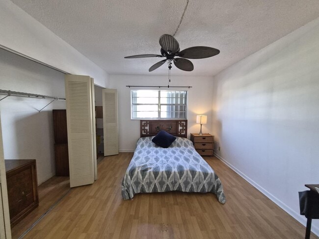 Building Photo - 100 Royal Palm Way