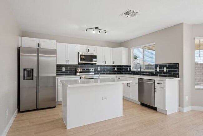 Building Photo - 40130 N Costa Del Sol Dr