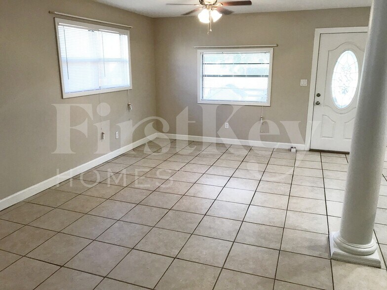 Building Photo - 10070 Harris Ave