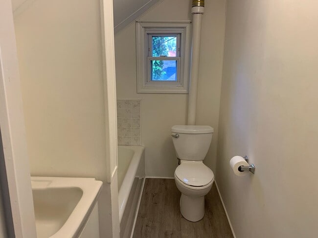 Building Photo - Available Now! 4 Bedroom (with office)-3 Bath- Pets negotiable