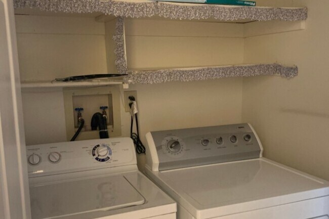 Washer/Dryer included to use - 8 Pembrook Ave