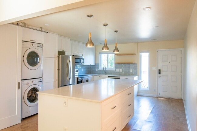 Building Photo - 326 Harvest Dr