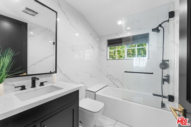 Building Photo - 13339 Margate St