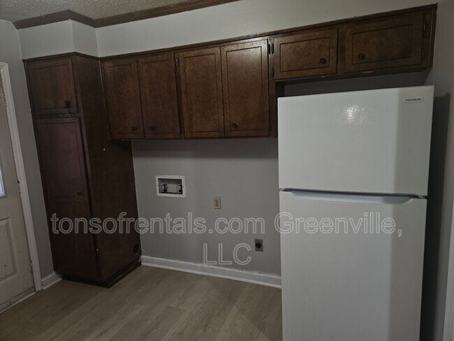 Building Photo - 182 Hidden Hill Rd