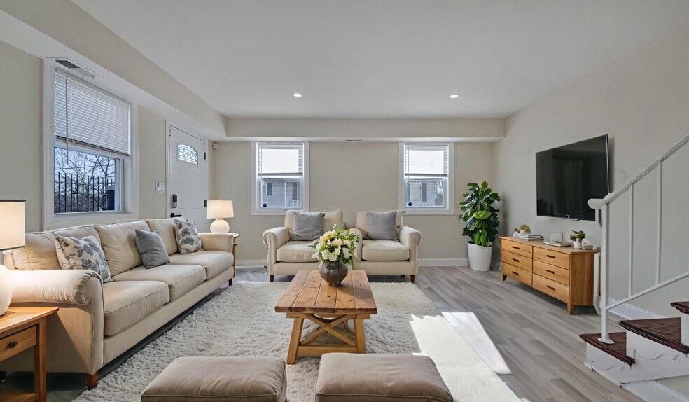 Building Photo - 5338 Jay St NE