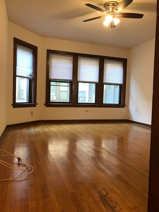 Building Photo - Beautiful Studio Apartment Available for Sublet March 1st