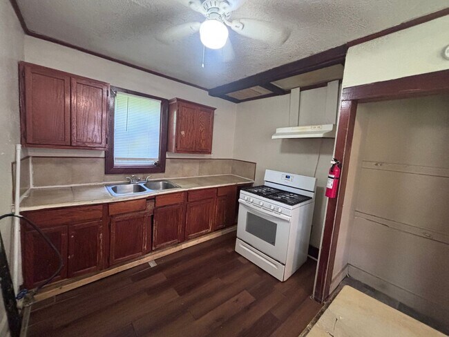 Building Photo - COMING SOON 1 Bedroom, 1 Bathroom Home in ...