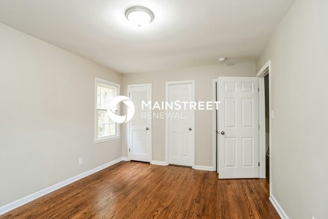 Building Photo - 4 Bedroom Pet-Friendly Home in Charlotte, NC with Main Street Renewal