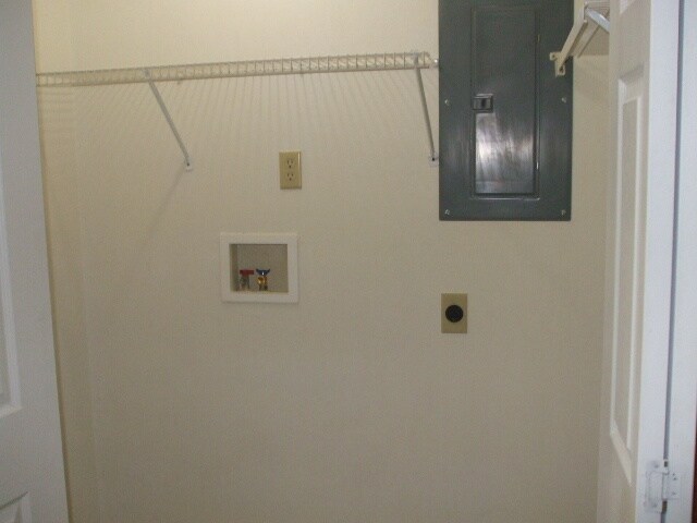 Washer/Dryer Hookup - 3 N Montague Ave